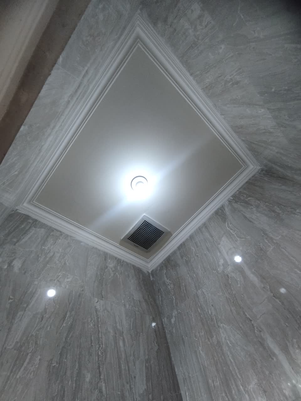 Plafon baru setelah renovasi